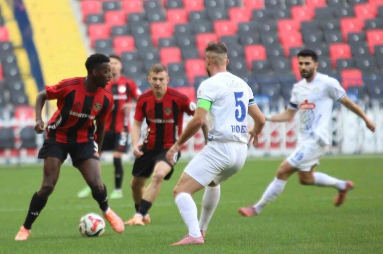 Trendyol Süper Lig: Gaziantep FK: 1 - Çaykur Rizespor: 1 (İlk yarı)