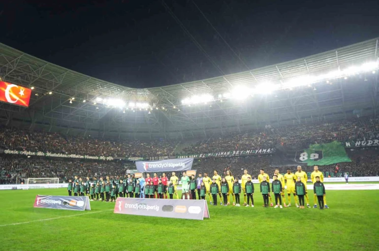 Trendyol Süper Lig: Kocaelispor: 0 - Fenerbahçe: 0 (Maç devam ediyor)