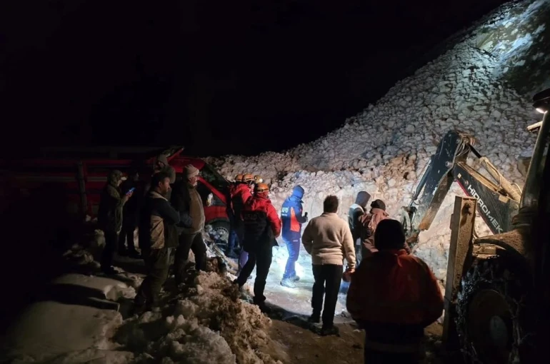 Trovit Yaylası’nda çığ sonrası mahsur kalan vatandaşlar kurtarıldı