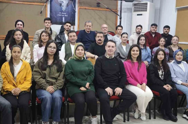 TRT Erzurum Radyosu’nda ustalar ile gençler buluştu