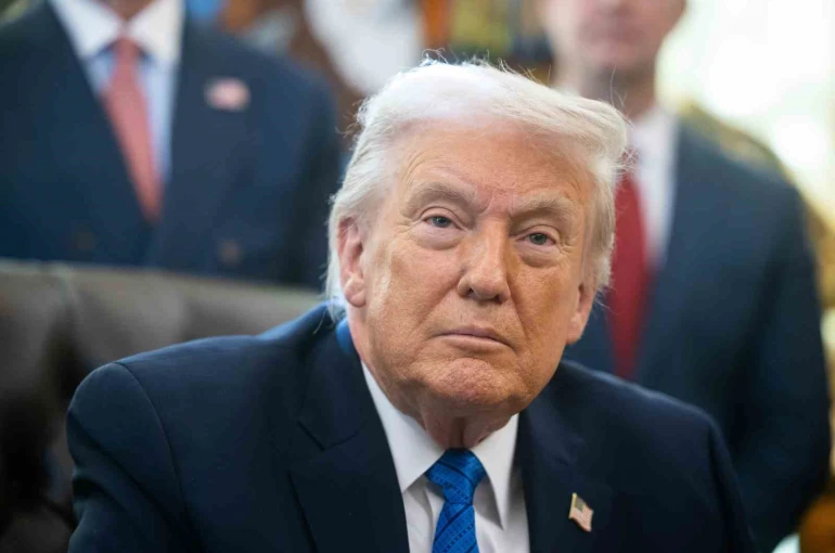 Trump: "Epstein’ın adasına hiç gitmedim, ancak bu sahtekar Demokratların ve bağışçılarının neredeyse tamamı gitti"