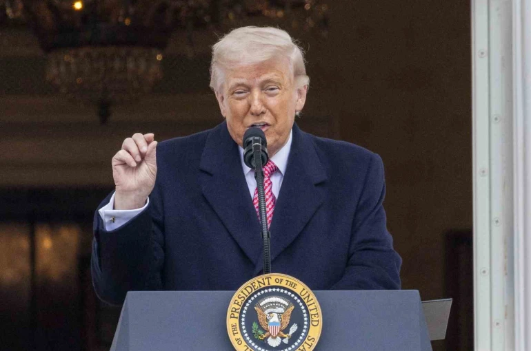 Trump: "(İran) Orada daha çok uzun bir süre kalmamız gerekmeyecek"