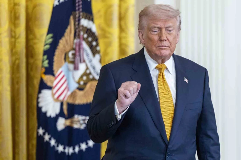 Trump: "İran’da zenginleştirilmiş uranyuma yaklaşanı havaya uçururuz"