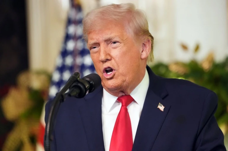 Trump’tan gümrük vergilerinden elde edilen gelirle ABD askerine bin 776 dolar ikramiye