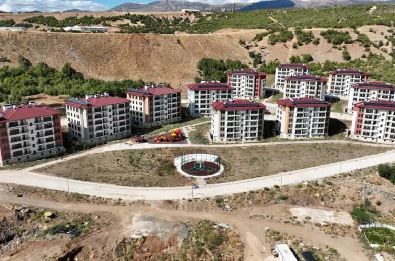 Tunceli Valisi Aygöl: "14 blok, 214 daire ve 3 dükkan olmak üzere çalışmalarımız şu anda bitmiş durumda" 