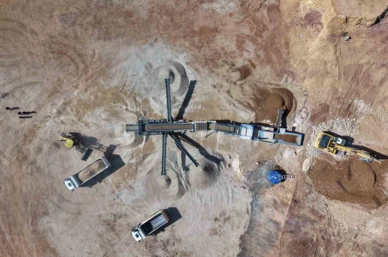 Tunceli’de 120 kilometrelik sıcak asfalt hedefi için dev tesis kuruldu
