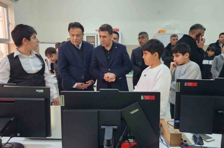 Tunceli’de Bilim ve Sanat Şenliği renkli görüntülere sahne oldu