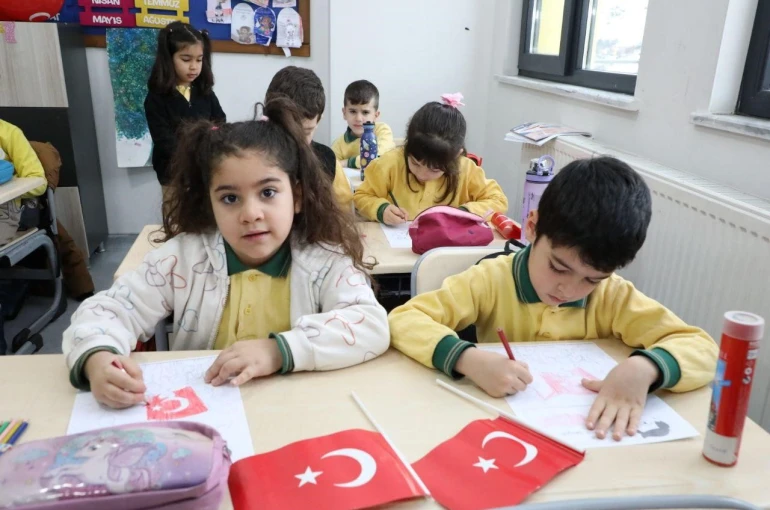 Tunceli’de ilk ders "Bayrak sevgisi"