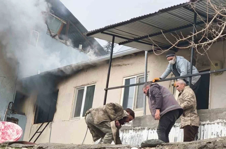 Tunceli’deki ev yangını ekiplerin müdahalesi ile söndürüldü 