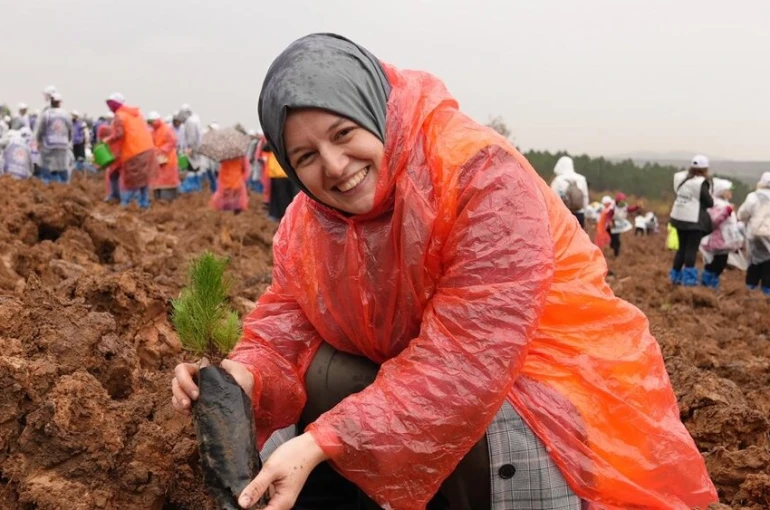 TÜRGEV’li gençler Milli Ağaçlandırma Günü’nde Yeşil Vatan için kenetlendi