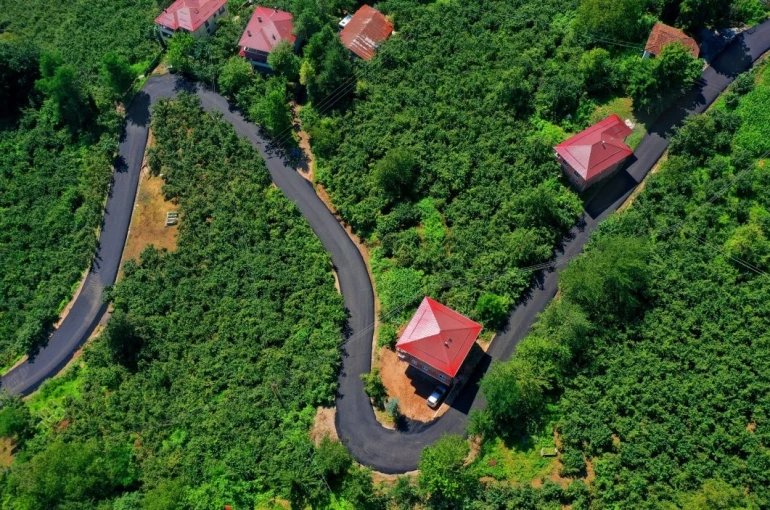 Turizme çıkan yol sıcak asfaltla buluştu