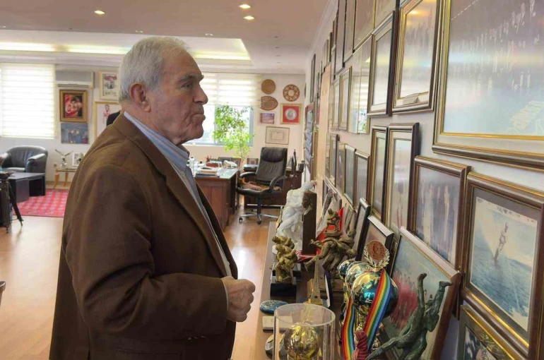 Türk güreşinin önemli ismi Ahmet Ayık’a anlamlı ödül
