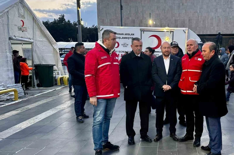 Türk Kızılay ve Yunusemre Belediyesi’nden 1000 kişilik iftar