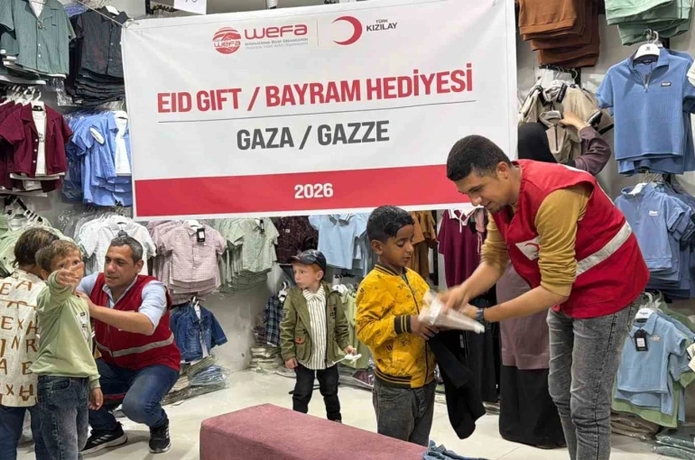 Türk Kızılay’dan Gazzeli çocuklara bayramlık sevinci