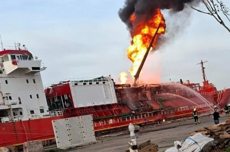 Türk tanker gemisi Ukrayna limanında vuruldu: Mürettebat sağ salim kurtuldu