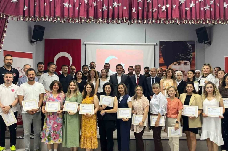 Türkeli’de 42 öğretmene başarı belgesi