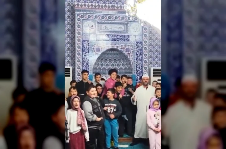 Türkeli’de minikler, ilahi akımına katıldı