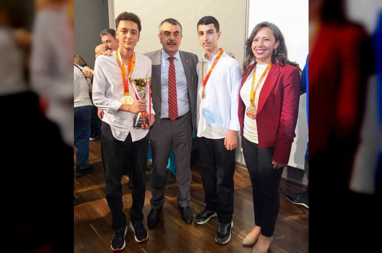 Türkiye 3’üncsü Muğla BİLSEM’e Eğitim-Bir-Sen’den tebrik ziyareti