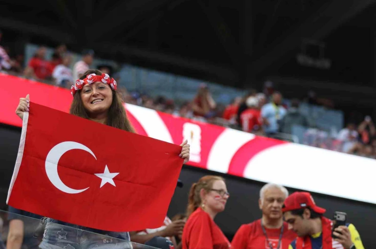 Türkiye - ABD maçını stadyumda 70 bin 492 taraftar takip etti