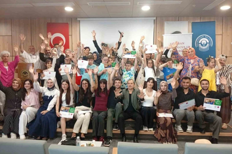 Türkiye Down Sendromu Derneği ve Veteran Hentbolcular Derneği’nden anlamlı sertifika töreni