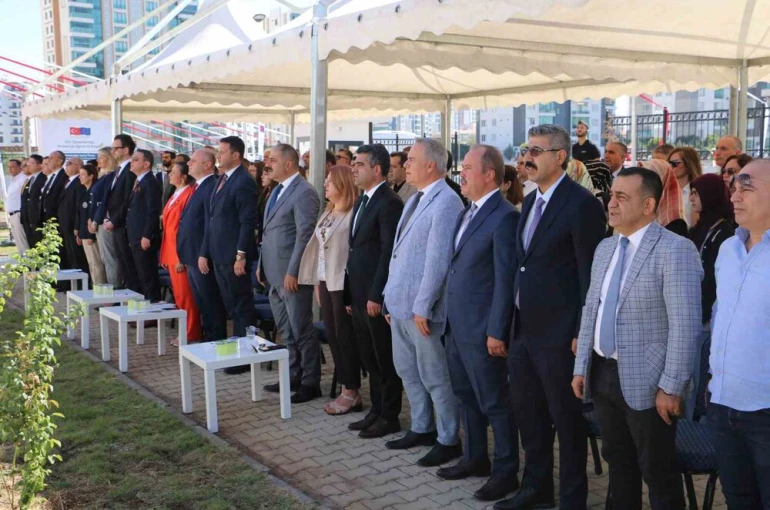 Türkiye geneli yapımı tamamlanan 97 okulun açılış töreni Diyarbakır’da gerçekleştirildi