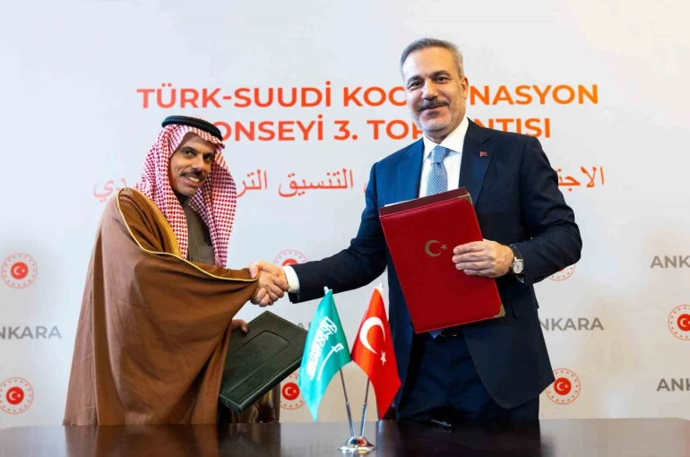 Türkiye ile Suudi Arabistan arasında diplomatik ve hususi pasaportlara vize muafiyeti anlaşması imzalandı