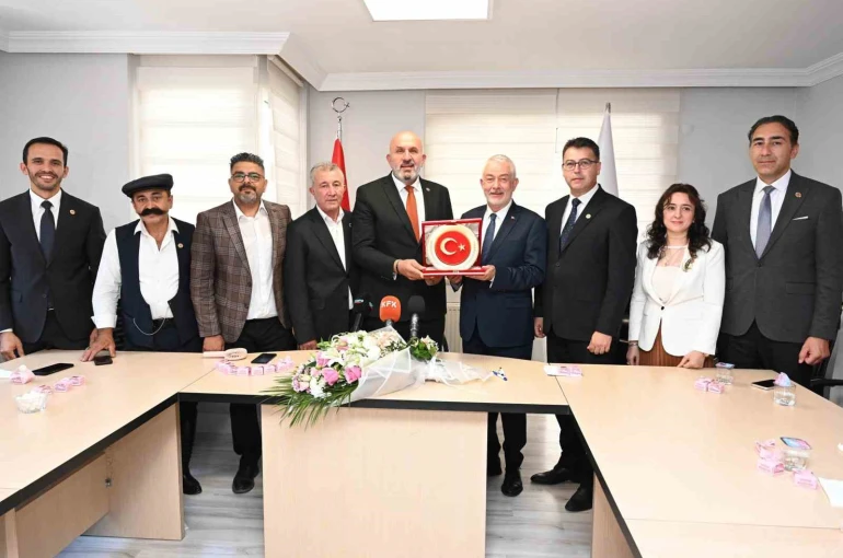 Türkiye Muhtarlar Konfederasyonu’ndan Başkan Başdeğirmen’e ‘Yılın En Başarılı Belediye Başkanı’ ödülü