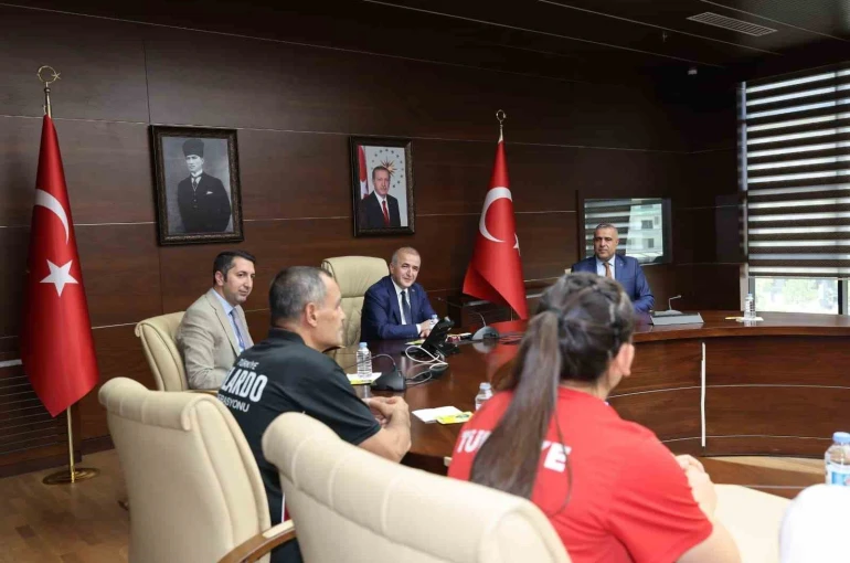 Türkiye şampiyonlarına Vali Hatipoğlu’ndan tebrik 