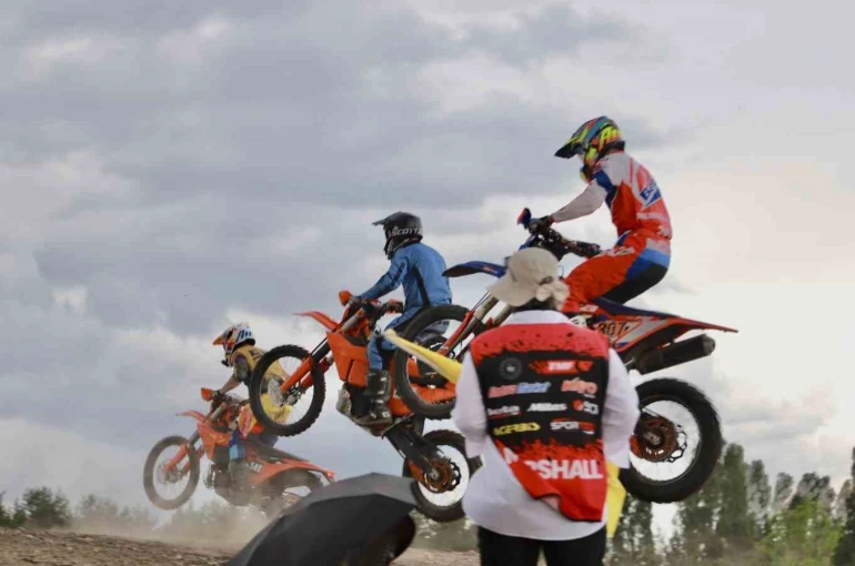 Türkiye sınırları içindeki en yüksek rakımlı enduro yarışı Ağrı’da start aldı