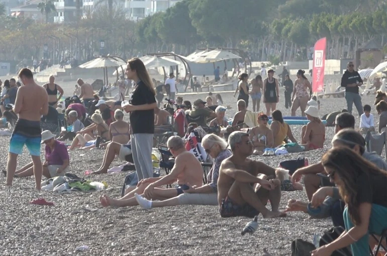 Türkiye soğukla mücadele ederken dünyaca ünlü sahilde yaz görüntüsü