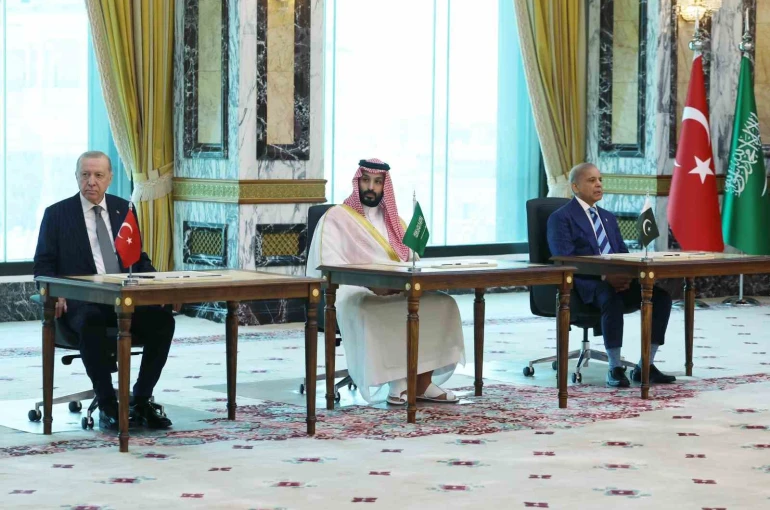 Türkiye, Suudi Arabistan ve Pakistan arasında ortak savunma anlaşması imzalandı 