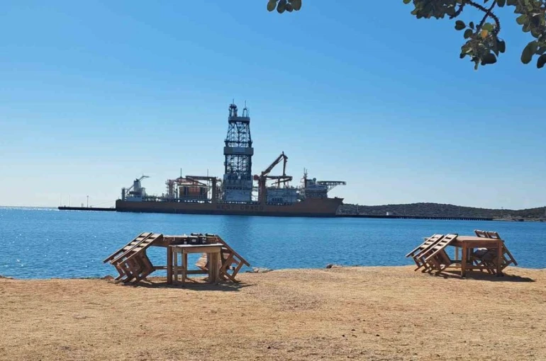 Türkiye’nin 228 metrelik denizdeki yeni gücü: ’West Draco’ limana yanaştı