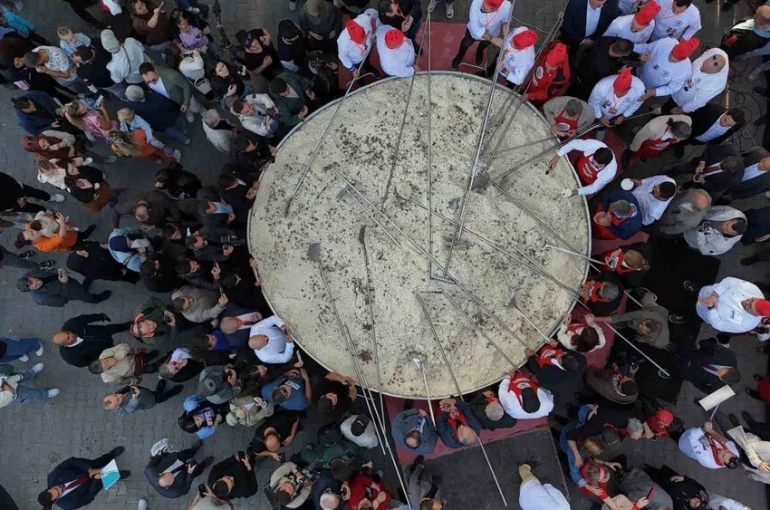 Türkiye’nin en büyük tenceresinde 6 ton pilav pişirildi