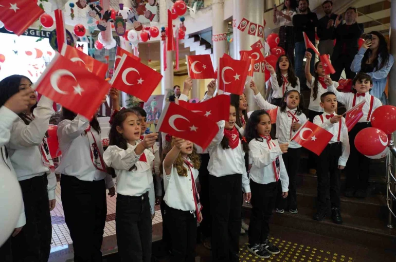 Tuzla Belediye Binasında 23 Nisan coşkusu