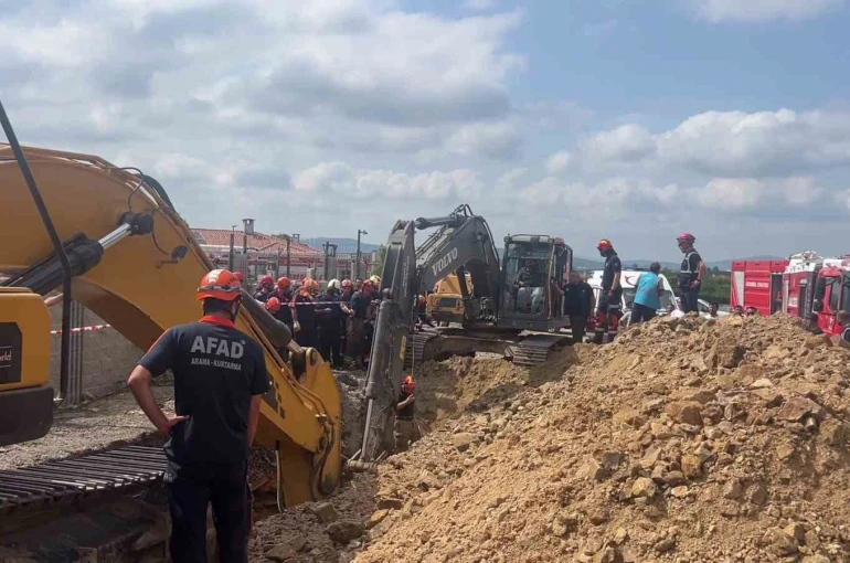 Tuzla’da bir işçi toprak altında kaldı