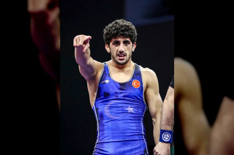 U23 Avrupa Şampiyonası’nda Azat Sarıyar’dan bronz madalya