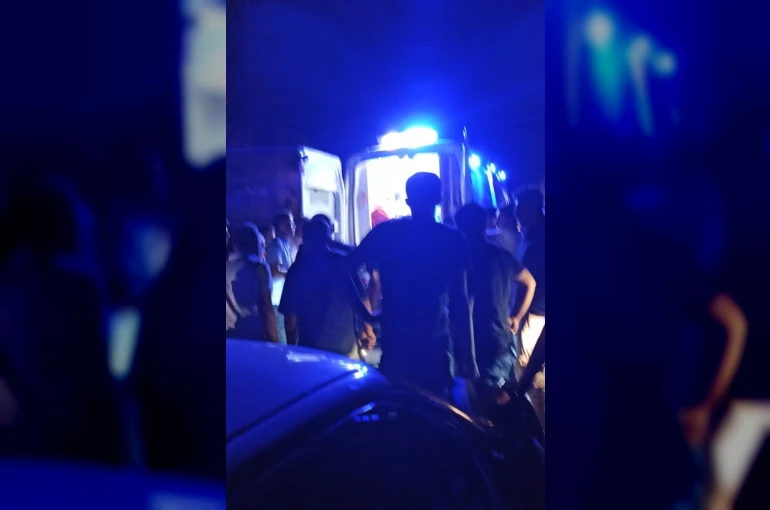 Uçuruma yuvarlanan otomobil sürücüsü yaralandı