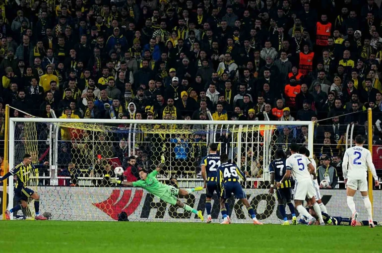 UEFA Avrupa Ligi: Fenerbahçe: 0 - Aston Villa: 1 (İlk yarı)