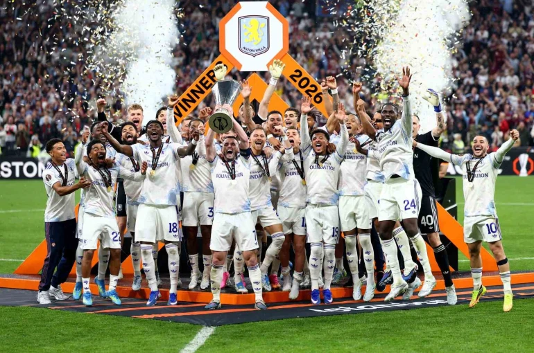 UEFA Avrupa Ligi şampiyonu Aston Villa kupasını aldı 