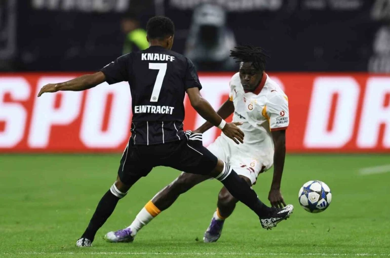 UEFA Şampiyonlar Ligi: Eintracht Frankfurt: 3 - Galatasaray: 1 (İlk yarı)