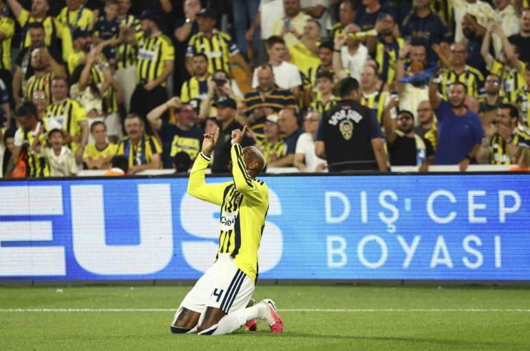 UEFA Şampiyonlar Ligi: Fenerbahçe: 1 - Sturm Graz: 0 (Maç devam ediyor) 