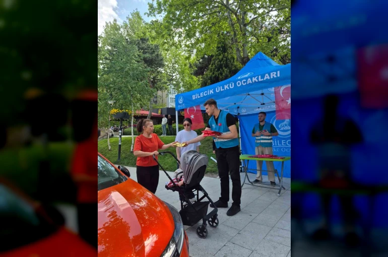 Ülkü Ocakları’ndan Anneler Günü’nde kadınlara hediye