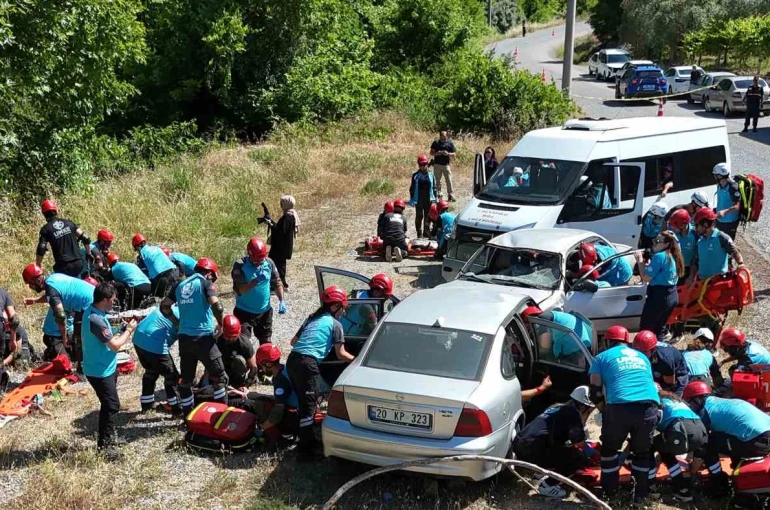 UMKE ekiplerinden kaza tatbikatı