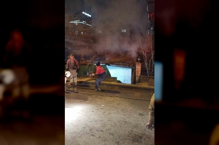 Ümraniye’de korkutan gecekondu yangını