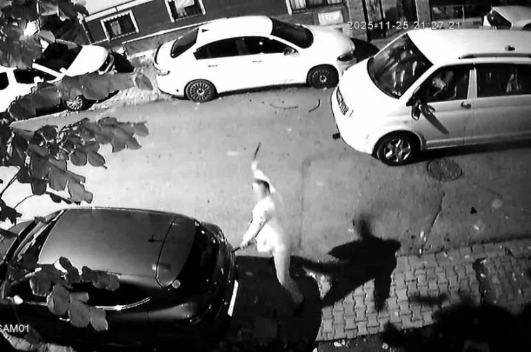 Ümraniye’de saldırgan tarafından aracı parçalanan vatandaş: "Levyeyi balkona fırlattı, canımızı zor kurtardık"