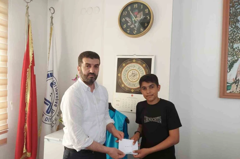 Umre ödüllü yarışmada dereceye girenler ödüllendirildi