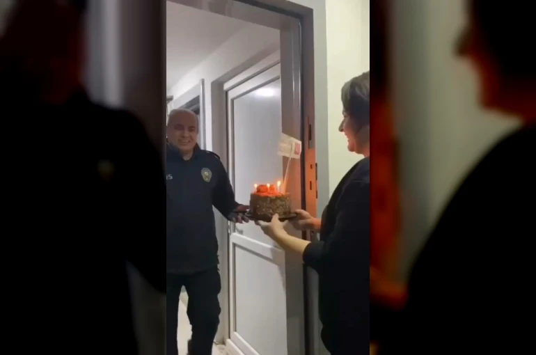 Üniversite öğrencilerinin kavga ihbarına geldiler, pasta ile karşılaştılar
