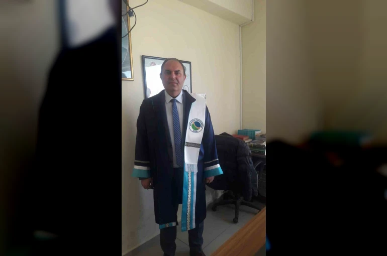 Üniversitede daire başkanı makam odasında hayatını kaybetti