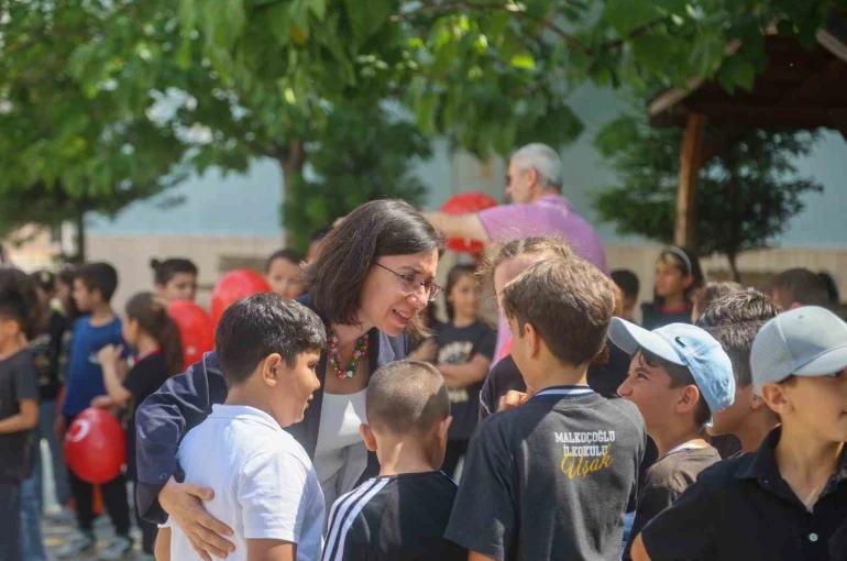 Uşak Belediye Başkan Vekili Özkan öğrencilerle bir araya geldi