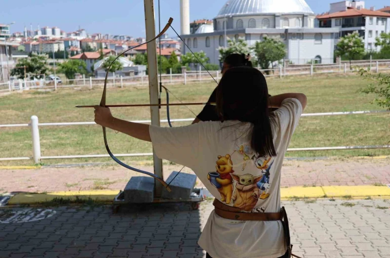 Uşak Belediyesi yaz spor okullarında eğlenceli aktiviteler sürüyor